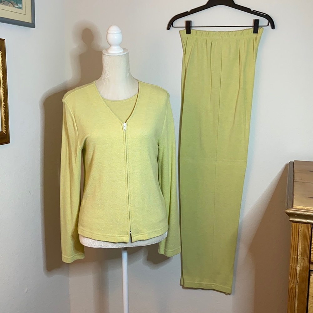 Light Apple Green 3 Piece Stretch Set